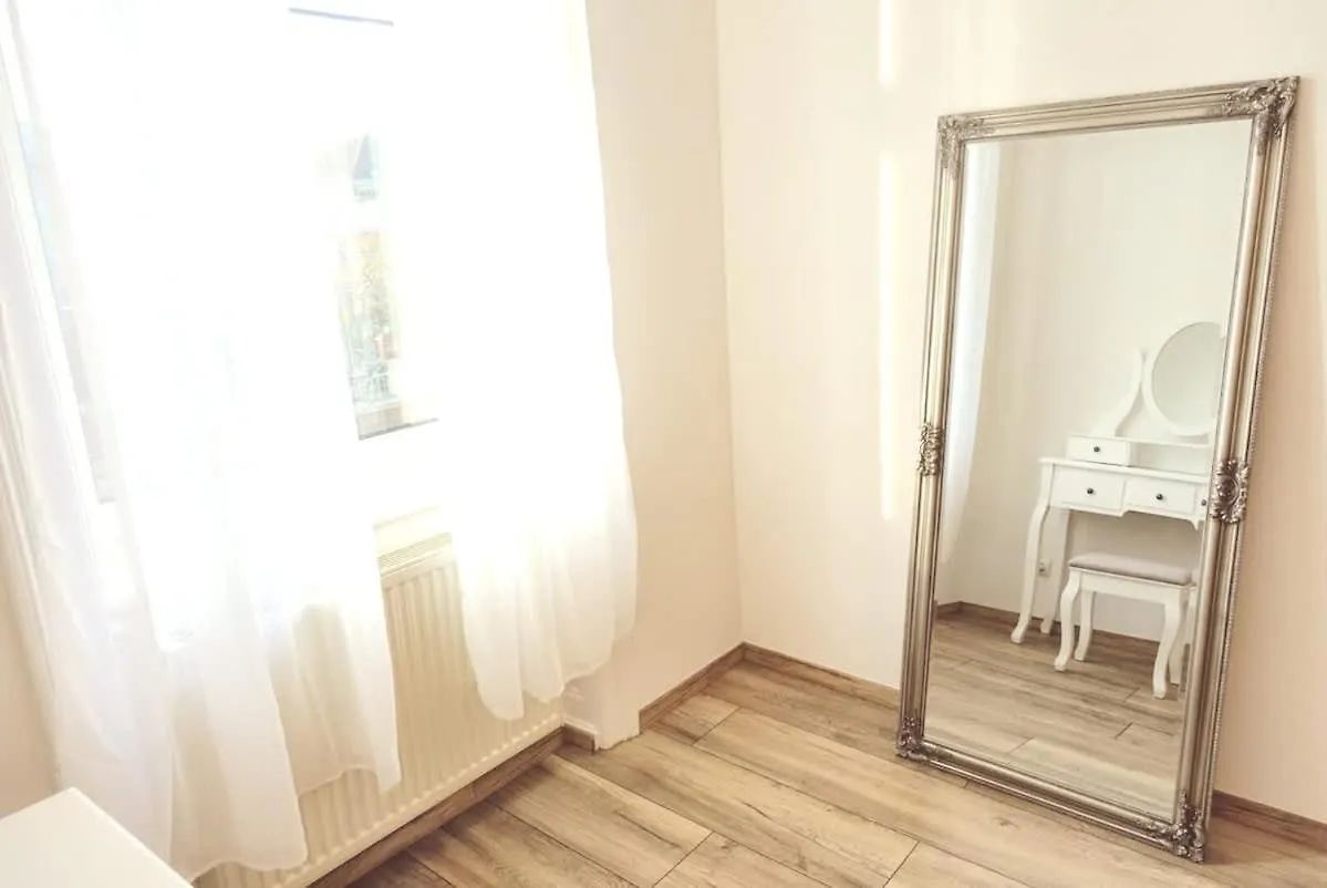 King Bed Free Parking Fast Wifi Pet Friendly Apartment Vienna Austria